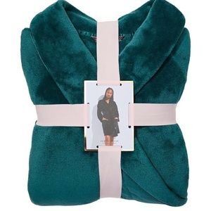 BNWT - Victoria Secret Short and Cozy Robe in Green
